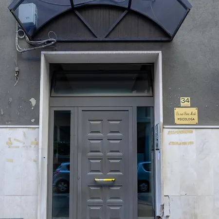 Moderno A Near Policlinico Apartment