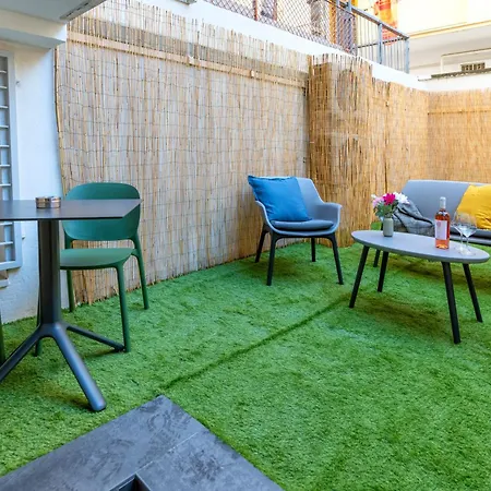 Moderno A Near Policlinico Apartment